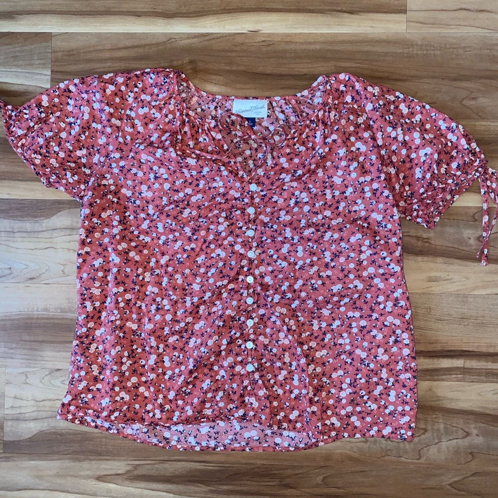 Universal Threads Floral top